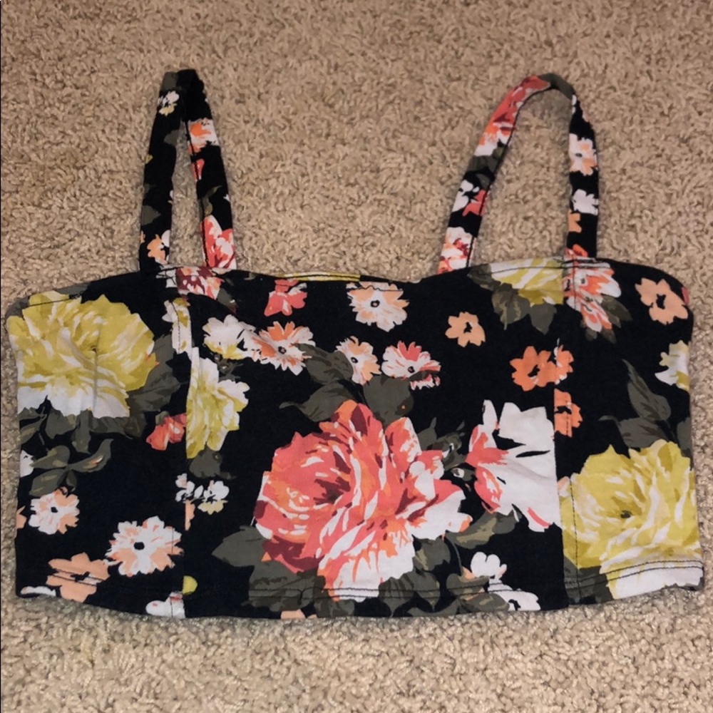 Crop top with open back pattern
